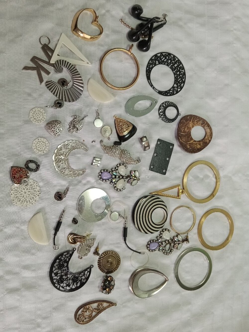 Miscellaneous vintage and recent jewelry components